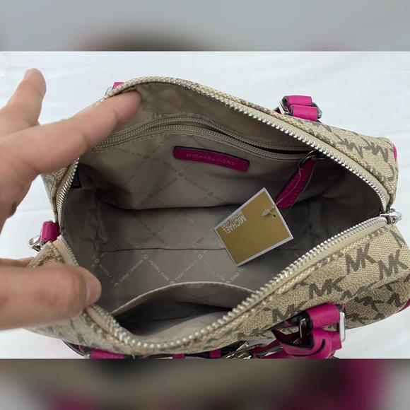 💋NWT Michael Kors Crossbody Bag Fuschia💋 - Picture 2 of 6